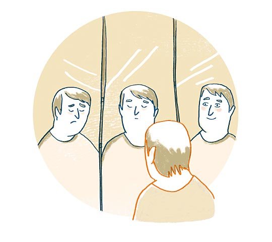 Ein Mann ist von hinten zu erkennen; er steht vor einem Spiegel. Sein Spiegelbild ist dreigeteilt. Er sieht sich im Spiegel mit unterschiedlichen Gesichtsausdrücken: lächelnd, mit heruntergezogenen Mundwinkeln, mit geschlossenem Mund und Augen.